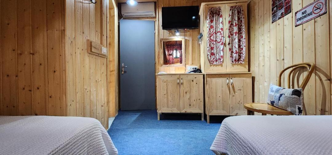 Bed and breakfast London Tirana